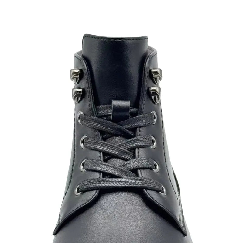 Botas masculinas de couro estilo retrô, elegantes e duráveis para qualquer ocasião. Design clássico com acabamento sofisticado.
