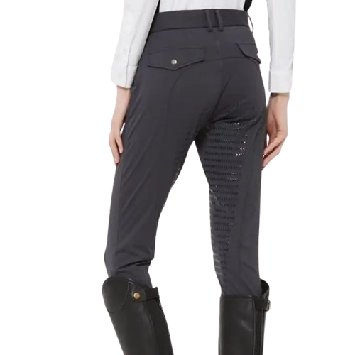 A Calça de Equitação Masculina oferece conforto e flexibilidade para o cavaleiro. Com material resistente e ajuste perfeito, é ideal para treinos e competições.