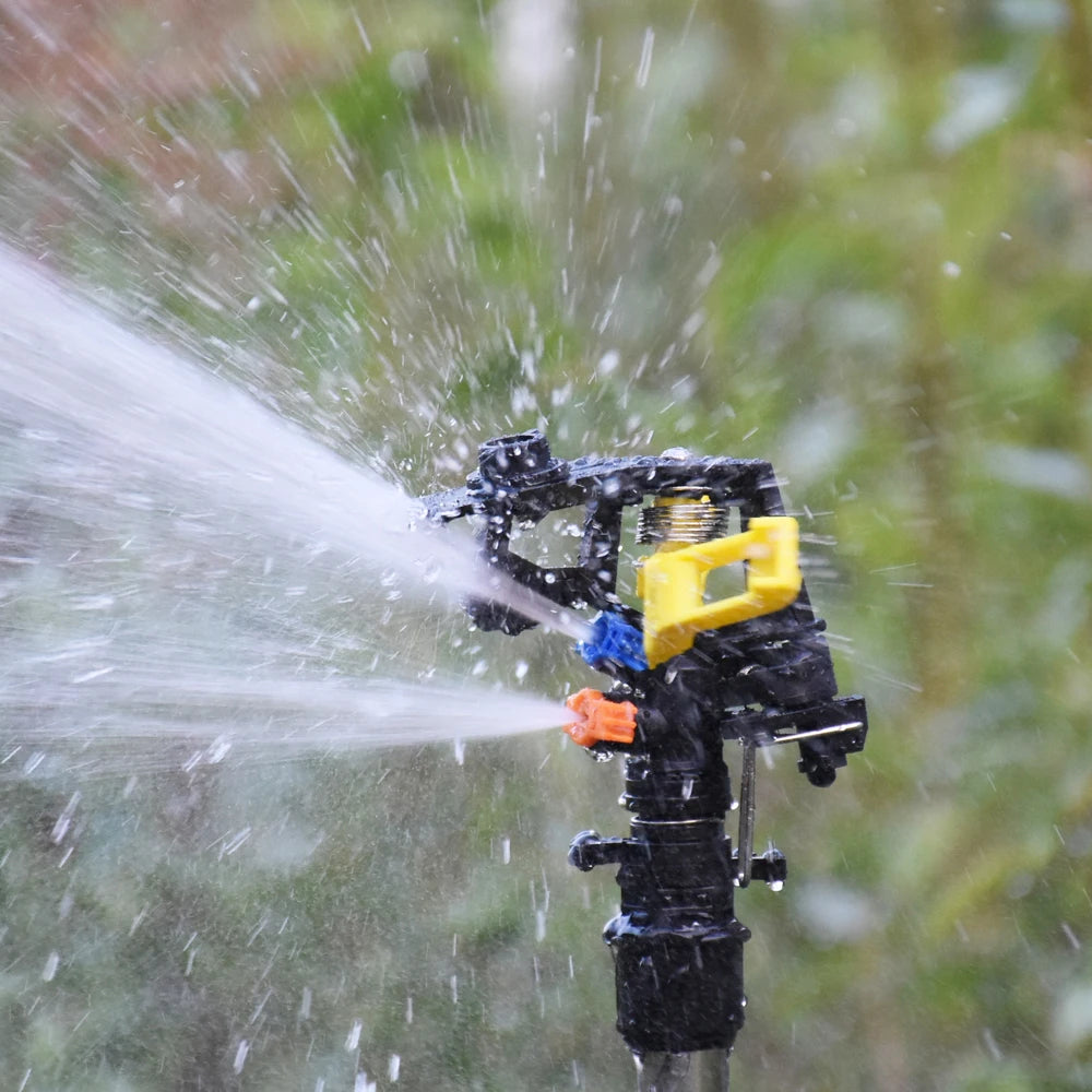Aspersores de jato rotativo de 360 graus, perfeitos para irrigação eficiente, cobrindo grandes áreas com facilidade e uniformidade.