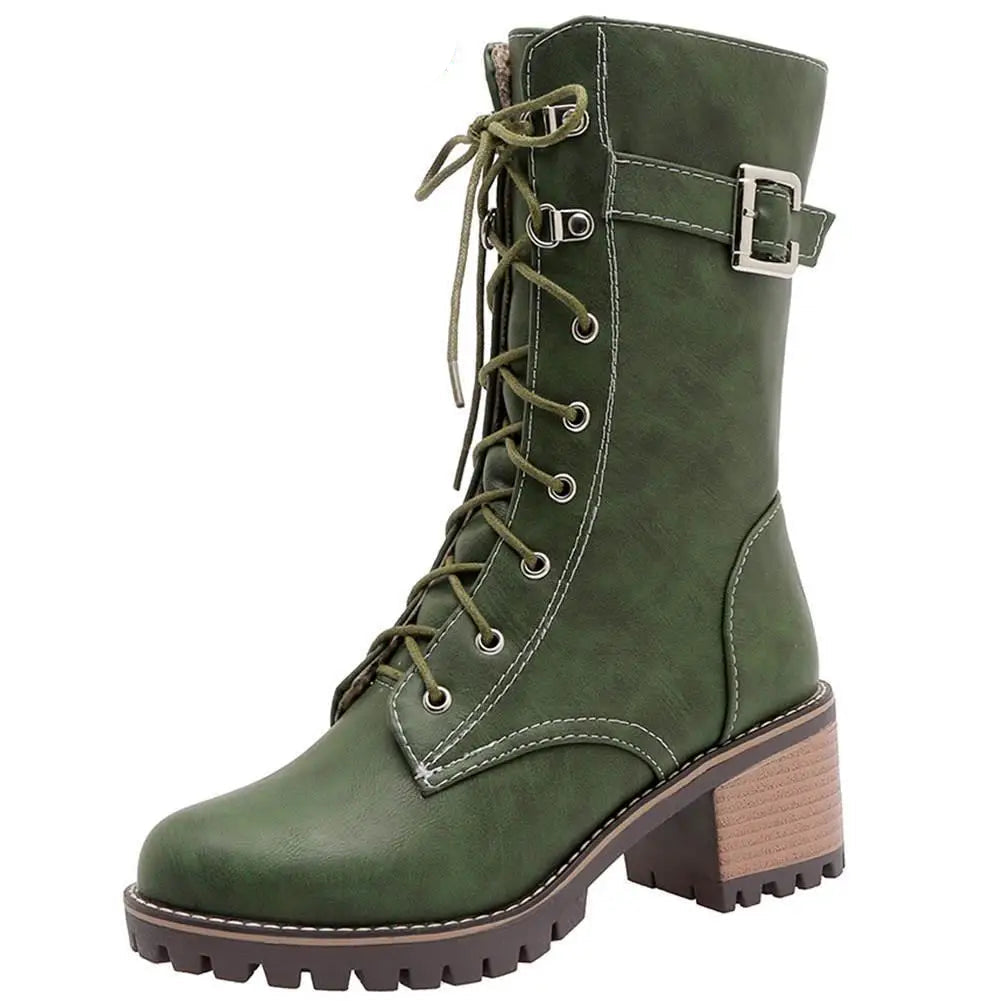 Botas femininas de couro com cadarço e salto quadrado, unindo estilo e conforto para qualquer ocasião. Ideal para um look elegante e versátil.