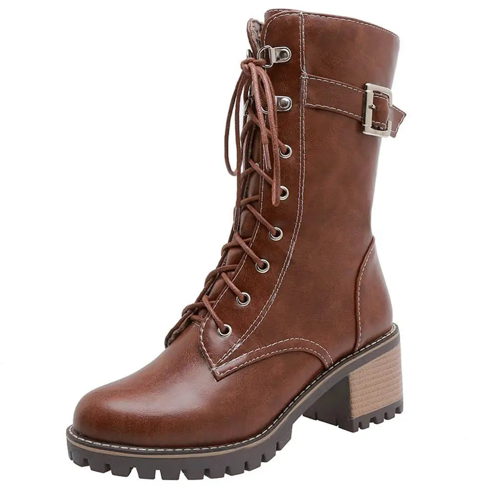 Botas femininas de couro com cadarço e salto quadrado, unindo estilo e conforto para qualquer ocasião. Ideal para um look elegante e versátil.