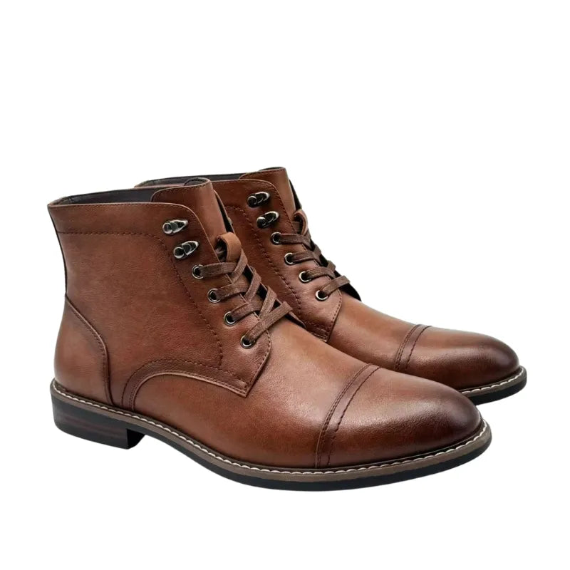 Botas masculinas de couro estilo retrô, elegantes e duráveis para qualquer ocasião. Design clássico com acabamento sofisticado.