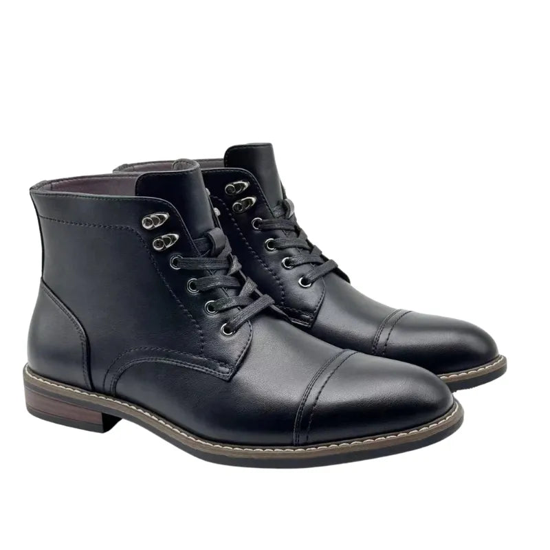 Botas masculinas de couro estilo retrô, elegantes e duráveis para qualquer ocasião. Design clássico com acabamento sofisticado.