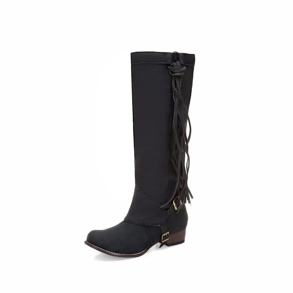 Botas Western de Couro com Franjas e Salto Grosso para um look marcante.
