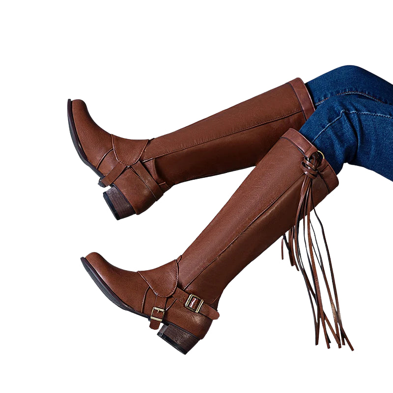 Botas Western de Couro com Franjas e Salto Grosso para um look marcante.