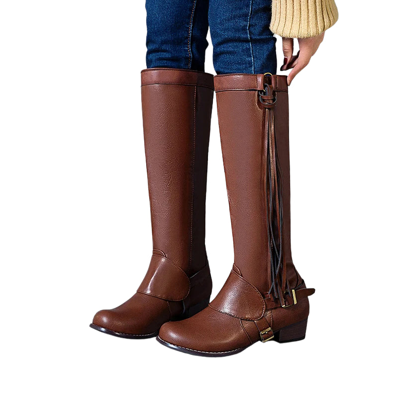 Botas Western de Couro com Franjas e Salto Grosso para um look marcante.