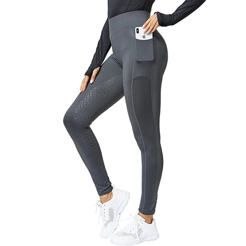A Calça Feminina para Hipismo combina estilo e funcionalidade. Com um tecido confortável e ajuste perfeito, ela garante liberdade de movimento durante os treinos e competições!