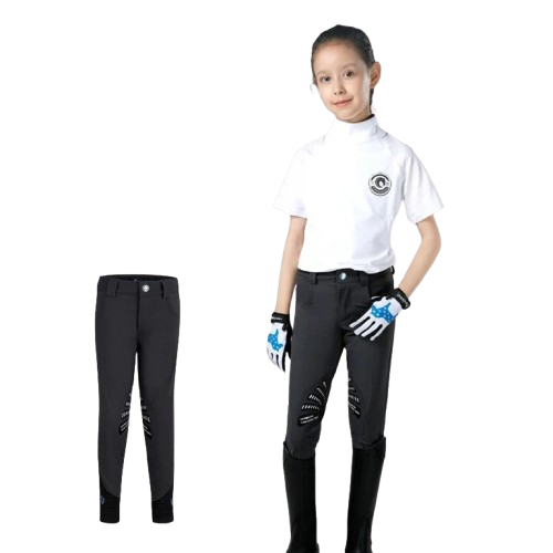 A Calça Infantil Cavassion para Hipismo oferece conforto e flexibilidade. Ideal para treinos, ela permite liberdade de movimento para os pequenos cavaleiros!