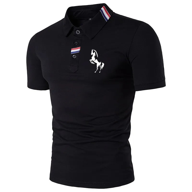 A camiseta polo masculina para equitação e lazer oferece conforto e estilo em atividades ao ar livre. Ideal para quem busca liberdade de movimento sem abrir mão da elegância.