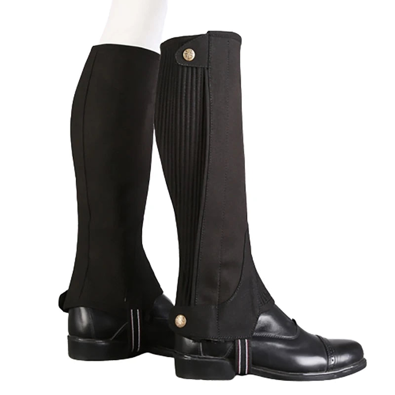 Proteção e conforto para os pequenos cavaleiros! As Caneleiras Equestres Premium Infantil são perfeitas para garantir segurança e liberdade nos treinos e passeios.
