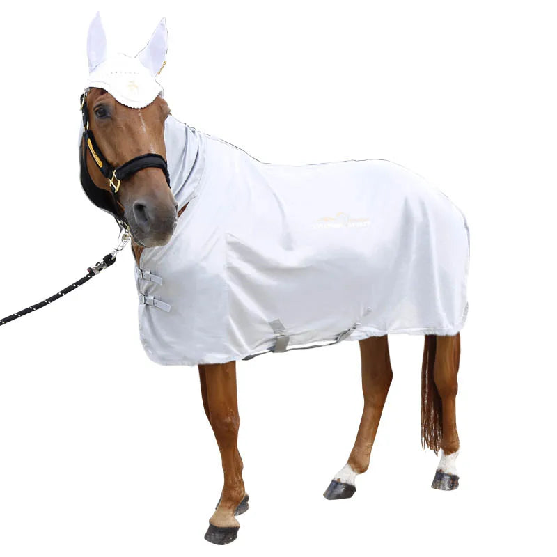 A Capa para Cavalo com Proteção UV protege seu cavalo dos raios solares. Com tecido respirável e seção removível, garante conforto e versatilidade.