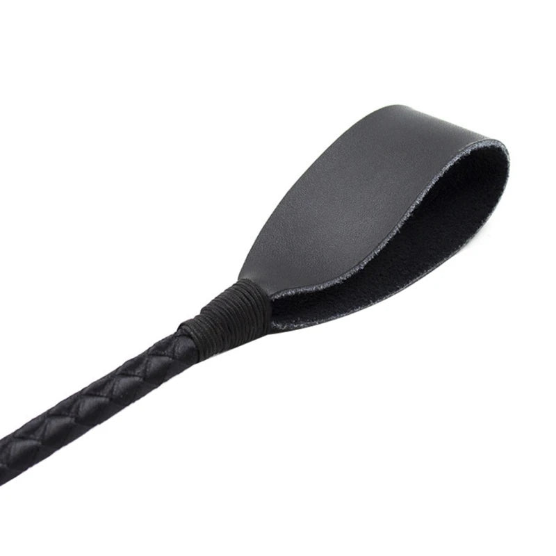 O Chicote de Equitação Portátil é um acessório leve e durável, ideal para treinos ao ar livre. Com punho antideslizante, proporciona conforto e controle durante a montaria.