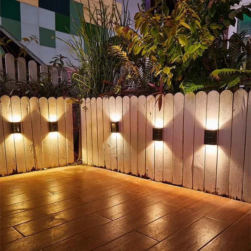 A Lâmpada Solar LED com Sensor proporciona iluminação eficiente e automática, acionada por movimento. Ideal para áreas externas, garantindo segurança e economia de energia.