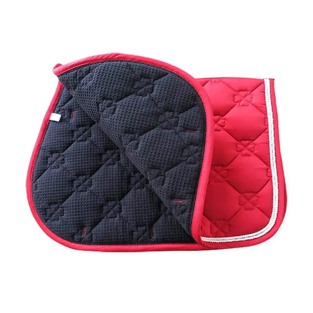 A Manta de Sela Versátil para Equitação oferece conforto e suporte em cada montaria. Ideal para qualquer passeio, garante uma experiência agradável para cavalo e cavaleiro!