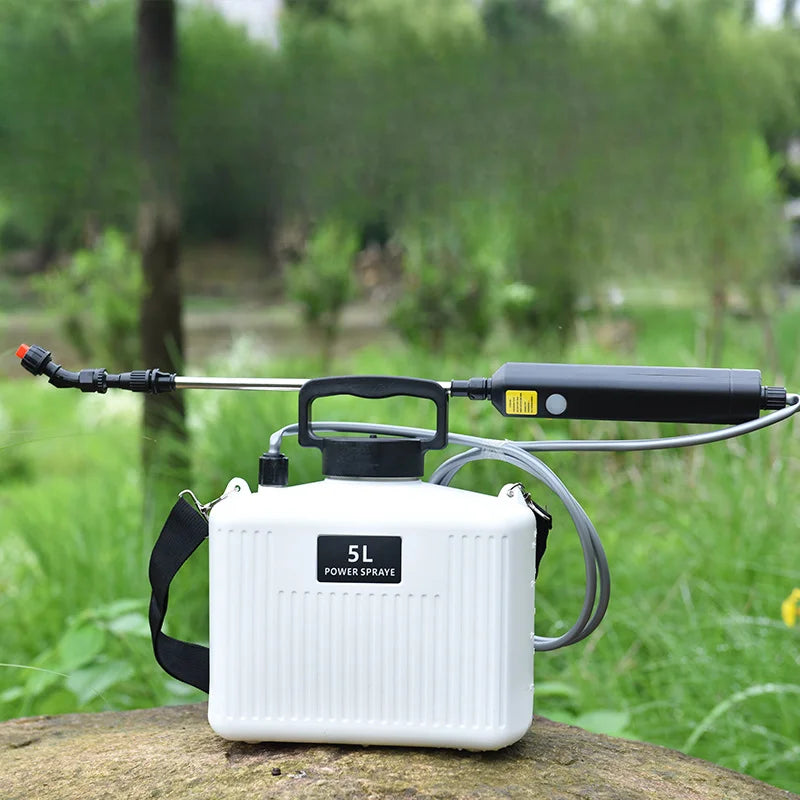 Pulverizador Elétrico de Ombro, perfeito para facilitar a aplicação de produtos em jardins e plantações, proporcionando eficiência e conforto durante o uso.