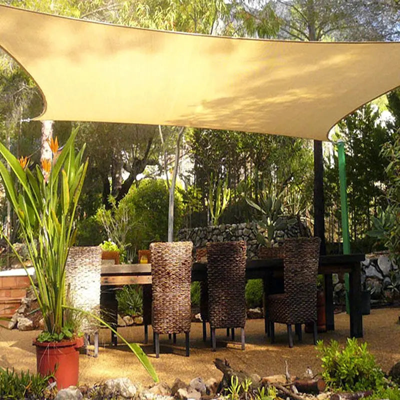 Adicione sofisticação e sombra ao seu ambiente ao ar livre com a Tenda Solar Elegance. Ideal para proteger do sol com design moderno e funcional. 
